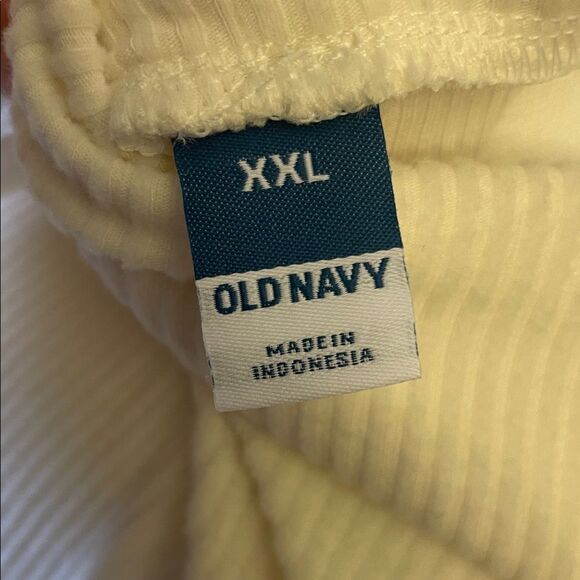 Old Navy Ivory Ribbed Turtleneck Top - Picture 3 of 6